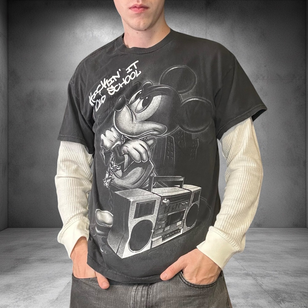 Vintage Disney Mickey Mouse Kickin It Old School Graphic T-Shirt Black Large